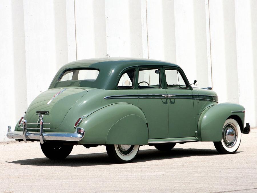  Studebaker Champion DeLux-Tone Cruising Sedan 1941 года  (фото 3 из 5)